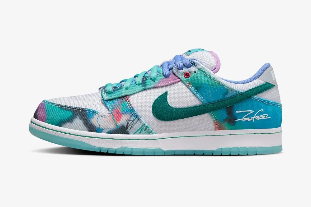 Futura Laboratories x Nike SB Dunk Low Bleached Aqua Geode Teal White HF6061-400