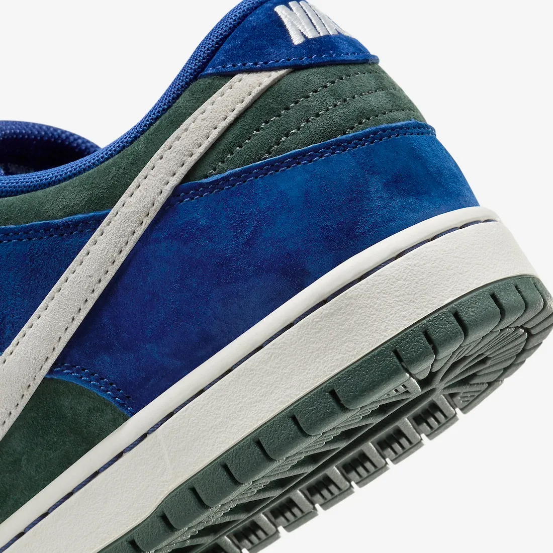 Nike SB Dunk Low Deep Royal Blue Sail Vintage Green HF3704-400