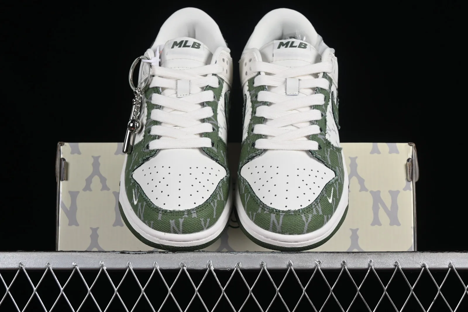 Nike SB Dunk Low MLB Off White Green Grey DQ1098-345