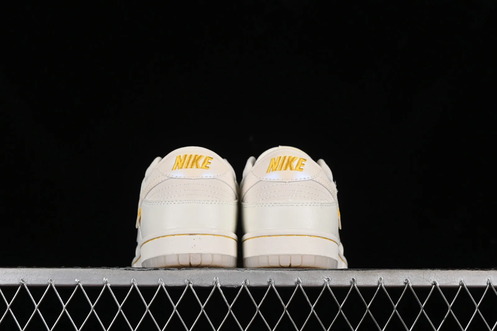 Nike SB Dunk Low Off White Yellow Grey XB3802-347