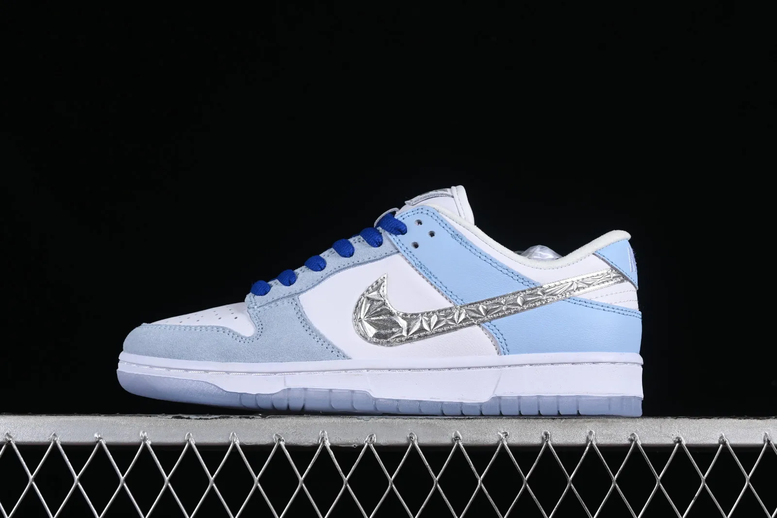 Nike SB Dunk Low White Blue Grey FD2562-300